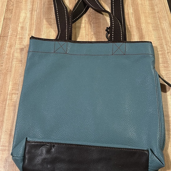 Chala cat tote - black white cat with ball of yarn - fish keychain attached - Picture 9 of 16